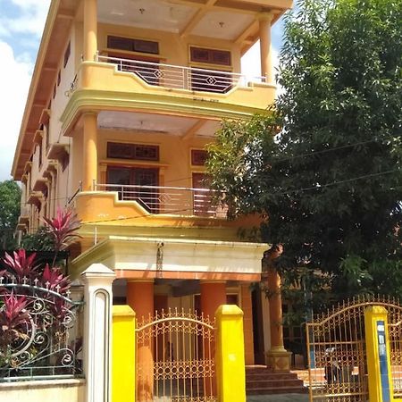 Wisma Kahyangan Baubau Bagian luar foto