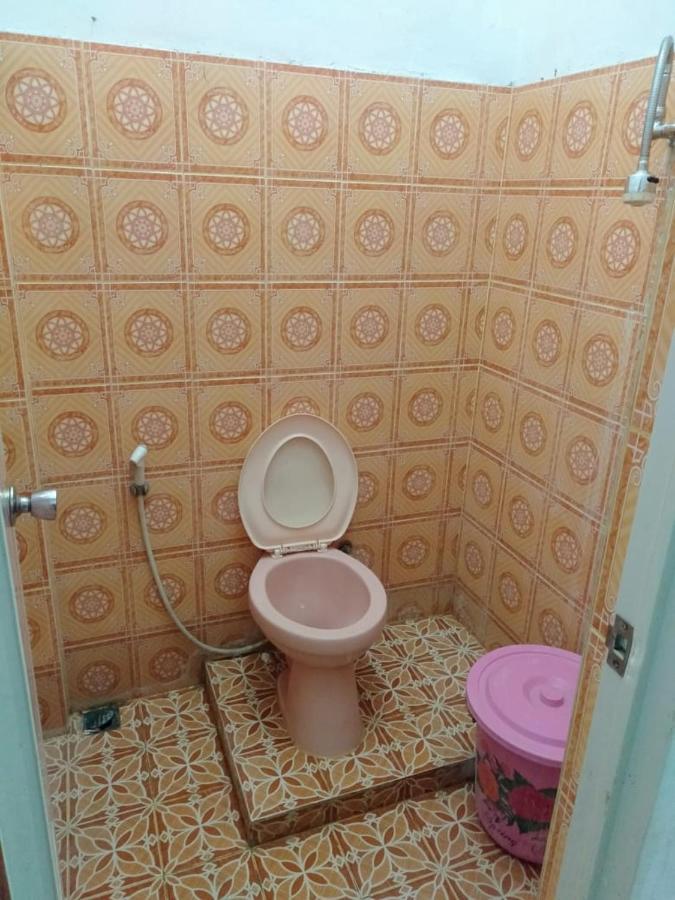 Wisma Kahyangan Baubau Bagian luar foto