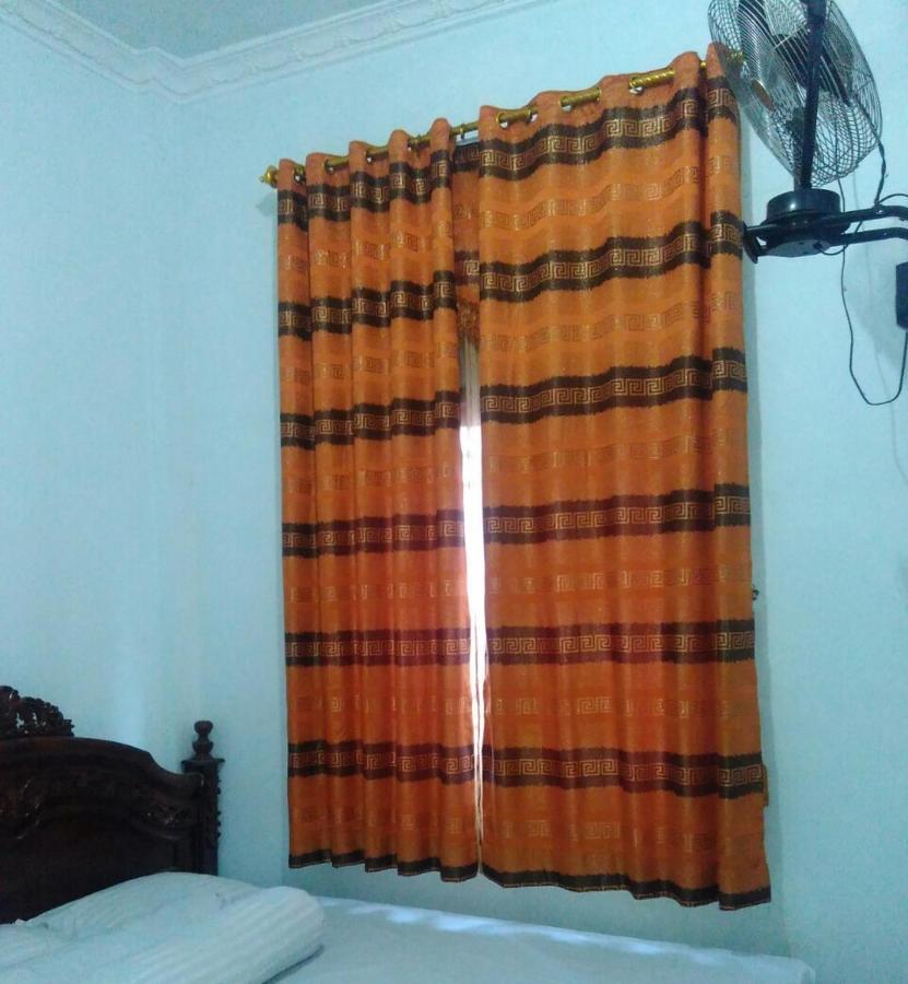Wisma Kahyangan Baubau Bagian luar foto